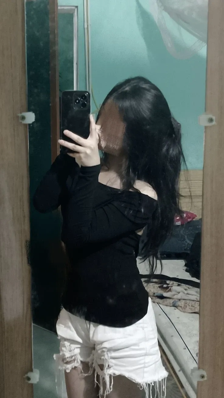 Ảnh gái mặc quần ngắn phong cách Âu Mỹ toát lên nét cá tính mạnh mẽ