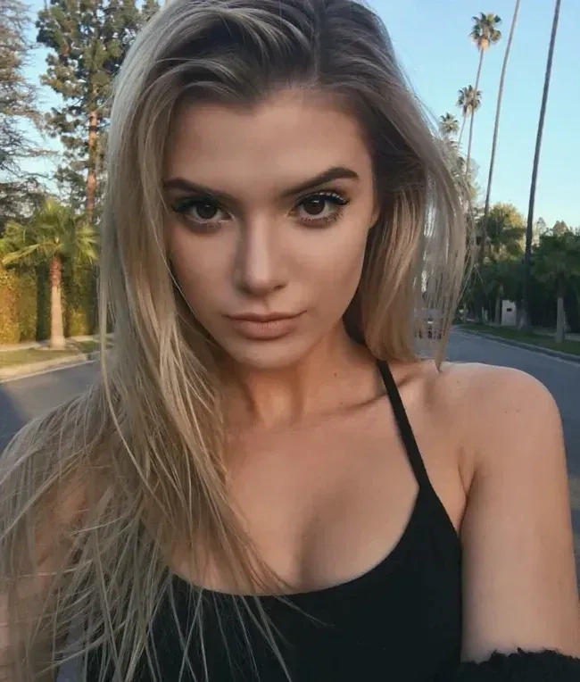 Ảnh selfie của hot girl Mỹ làm nổi bật sự tươi tắn và tự nhiên gần gũi