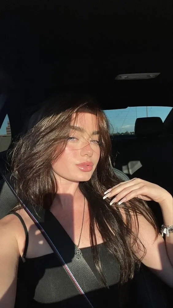 Người mẫu Mỹ với trang phục bikini mang thần thái tự tin đầy quyến rũ