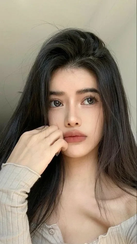 Ảnh hot girl Tây đời thường với nụ cười tươi và nét gần gũi