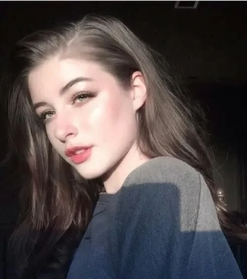 Ảnh hot girl Tây tóc dài với nét đẹp dịu dàng và nữ tính