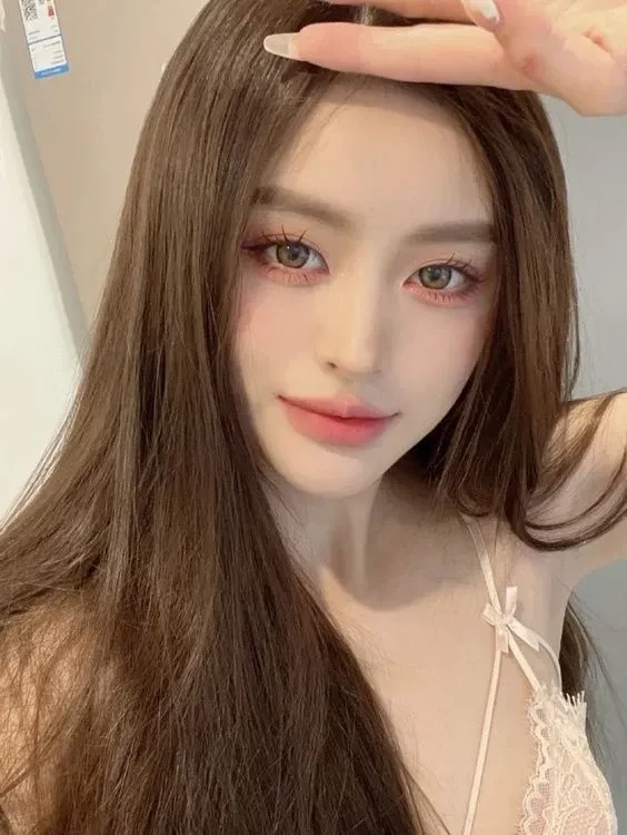 Ảnh hot girl Tây trên TikTok với nét đẹp độc đáo và dễ thương