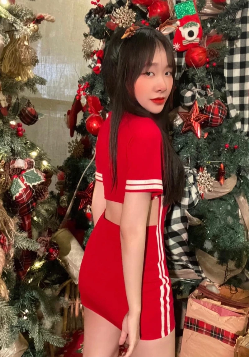 Ảnh gái Trung Quốc street style ngầu thể hiện phong cách cá nhân