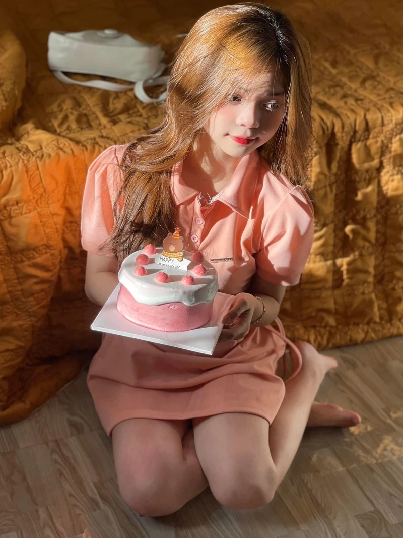 Gái xinh 18 tuổi Thái Lan có vẻ ngoài quyến rũ