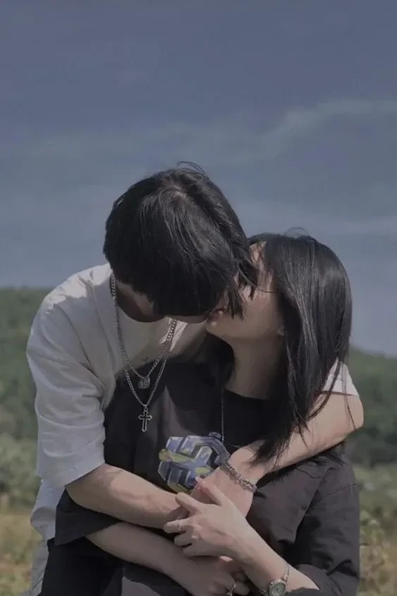 Hình nền cặp đôi dễ thương với những khoảnh khắc đáng yêu